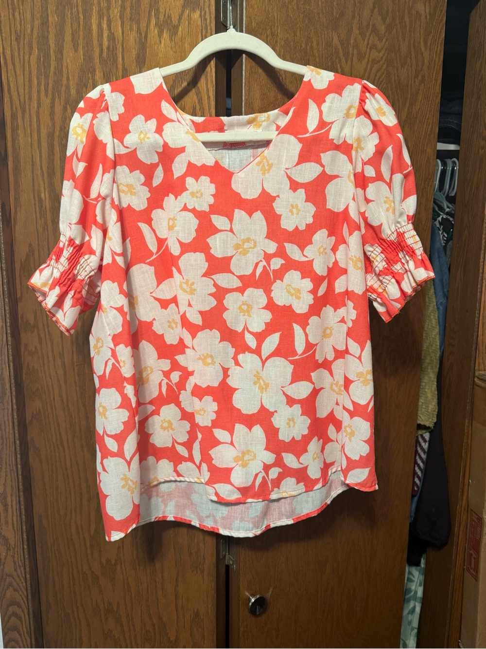 Women's Coral Floral V-Neck Puff Sleeve Blouse